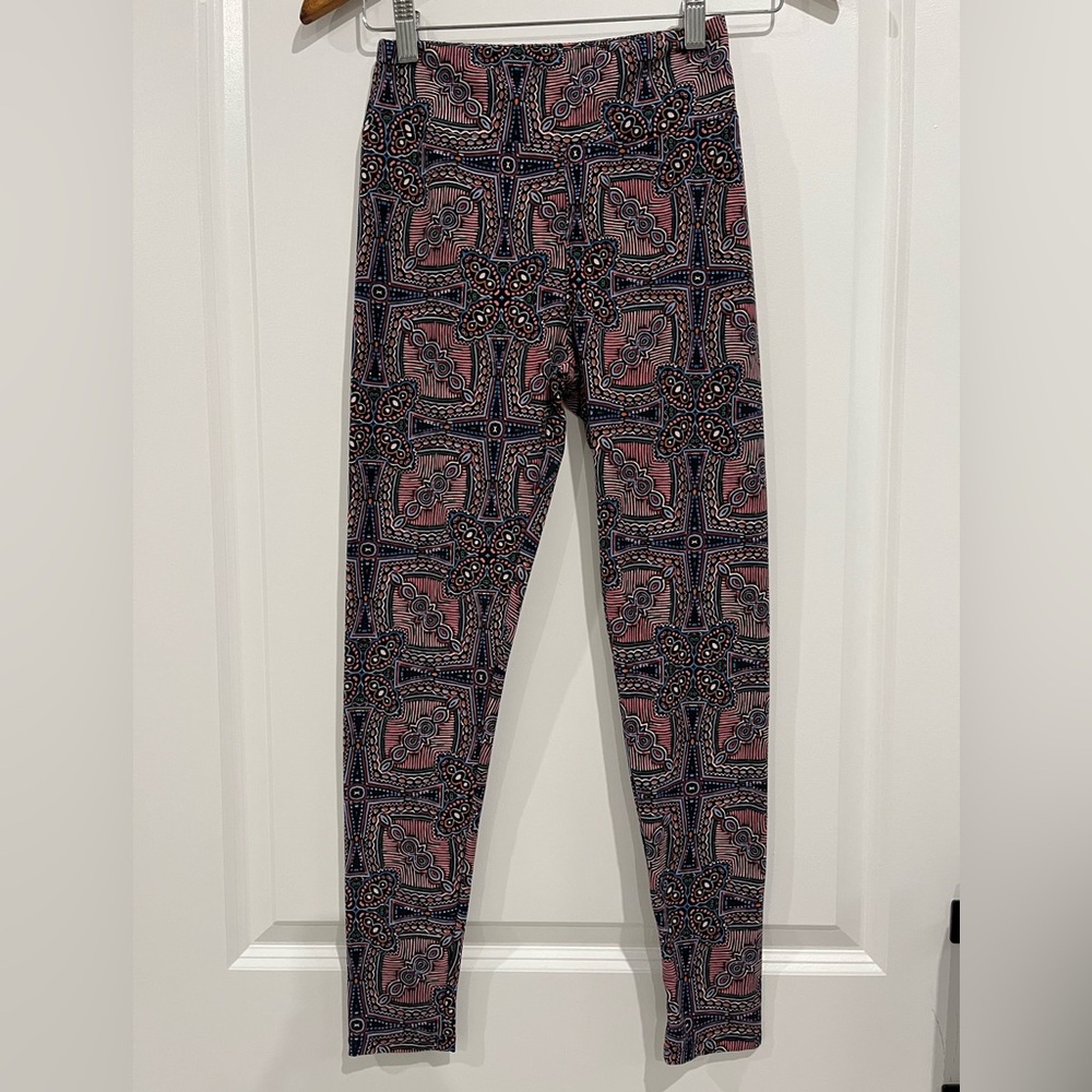 Lularoe Patterned Leggings in Pink and Black